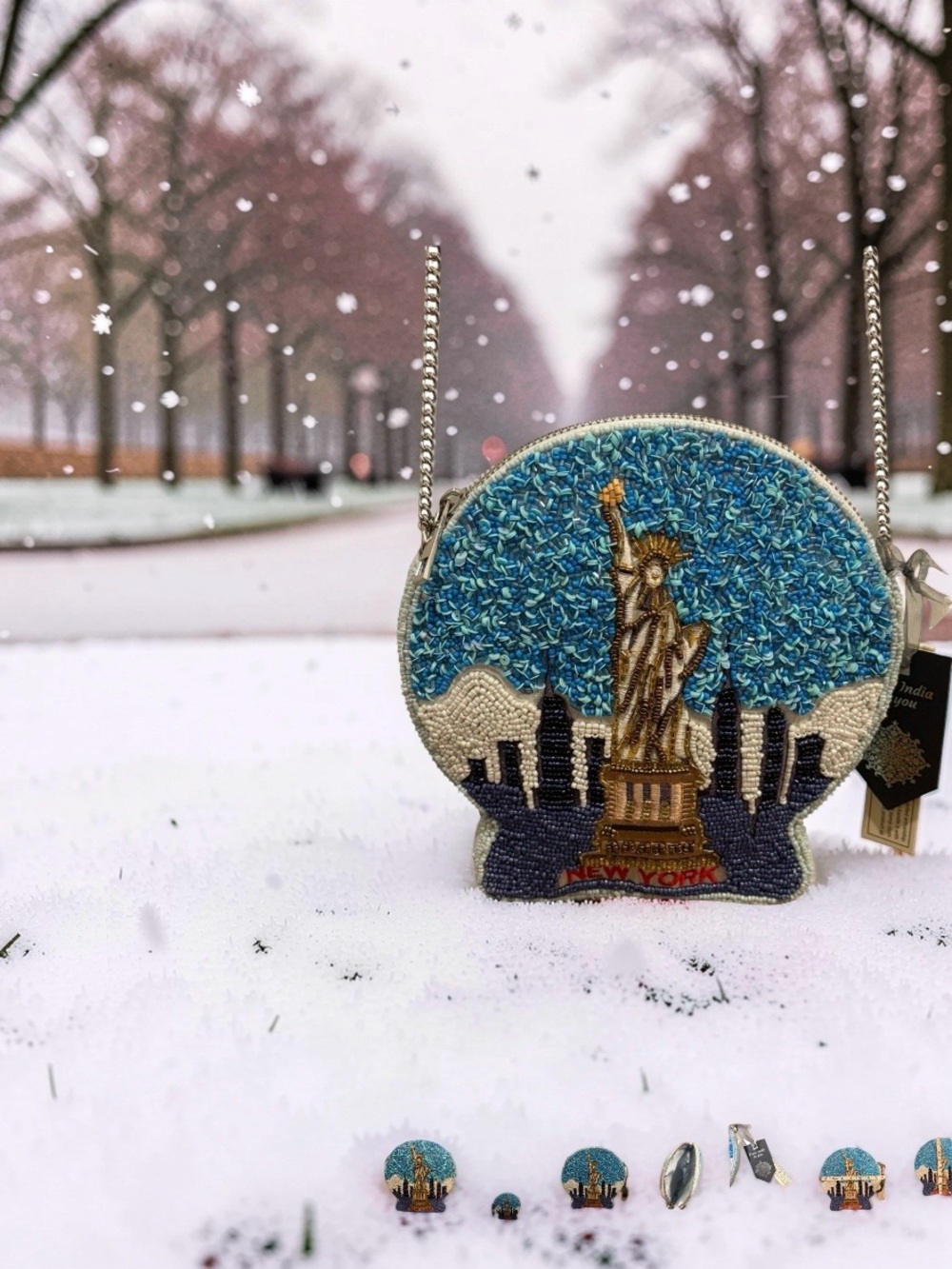 Beaded Statue of Liberty Round Crossbody Bag in Blue